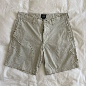 J.crew - Stretch Shorts - 30-33” - Beige